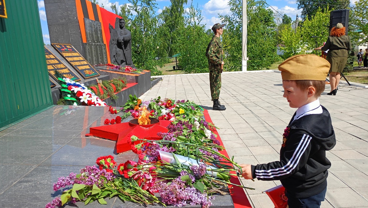 80 лет назад закончилась Великая Отечественная война, но её раны не заживают в наших сердцах. В День Победы мы снова вспоминаем суровые годы и героические подвиги 🕊️.